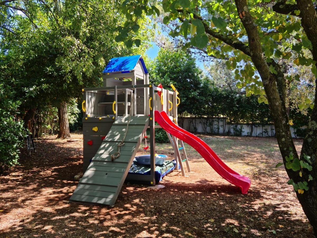 Villa Rosa With Yard And Children'S Playground Tar-Vabriga Exteriér fotografie