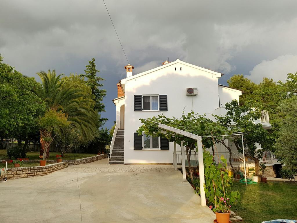 Villa Rosa With Yard And Children'S Playground Tar-Vabriga Exteriér fotografie