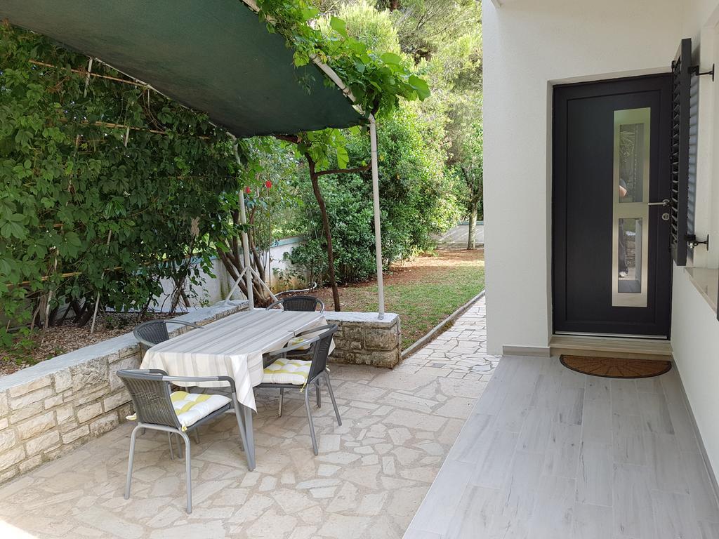Villa Rosa With Yard And Children'S Playground Tar-Vabriga Exteriér fotografie