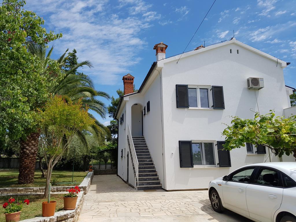Villa Rosa With Yard And Children'S Playground Tar-Vabriga Exteriér fotografie